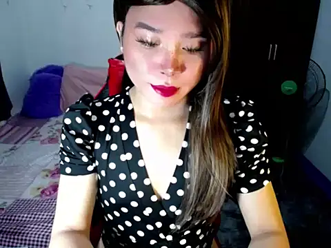 Urassiansweetcummer online show from October 19, 4:05 am