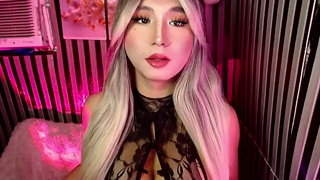 UrhotlucyTS online show from March 10, 7:01 am