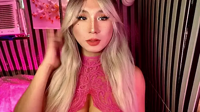 UrhotlucyTS online show from March 21, 6:59 am