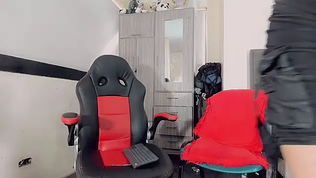 Snapshot of thiara_veky chatting on September 16, 6:45 pm thiara veky online show from September 16, 6:45 pm