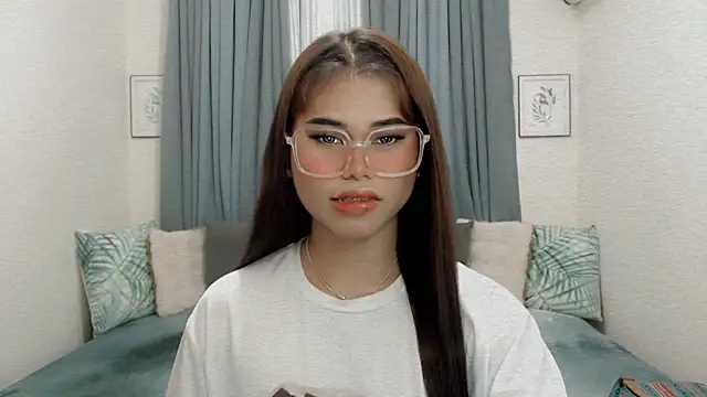 PrettyBlythes TS online show from February 3, 2:34 am