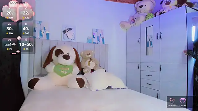 Snapshot of baby_cleo chatting on October 31, 11:02 pm baby cleo online show from October 31, 11:02 pm