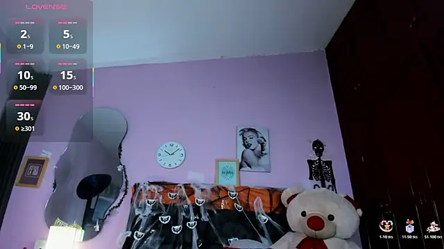 ashley moss online show from October 31, 8:39 pm