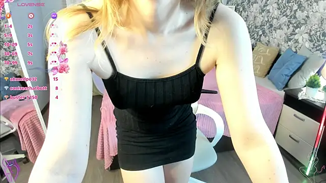 Laila Blarr online show from April 5, 2:15 pm