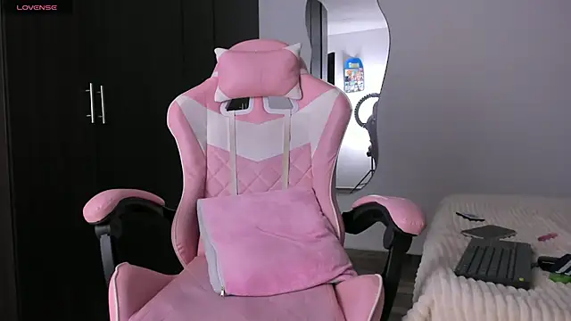 kendal hot01 online show from April 5, 9:24 pm