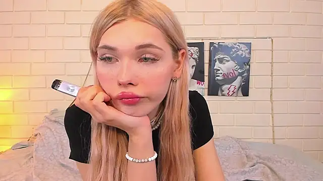 Blondy Fina online show from September 21, 5:02 am