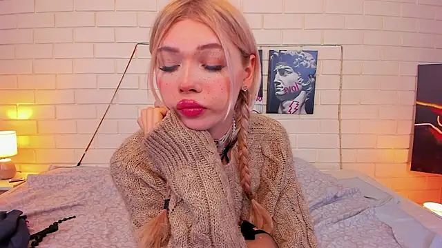 Blondy Fina online show from September 29, 5:07 am