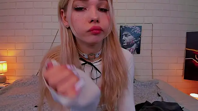 Blondy Fina online show from October 2, 4:46 am