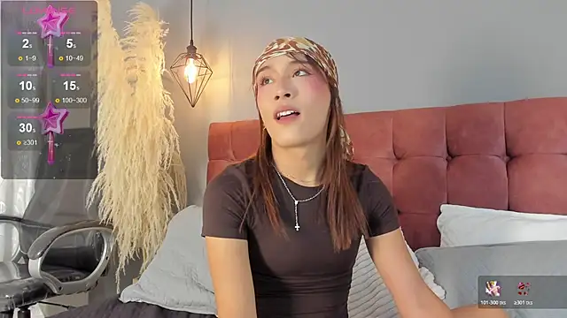 victoria decapri online show from March 20, 8:10 pm