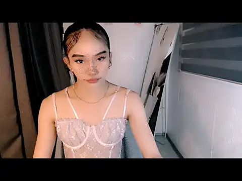 LauraSoHot online show from December 5, 5:41 pm