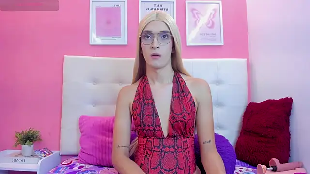 Macarena 05 online show from October 6, 3:17 am