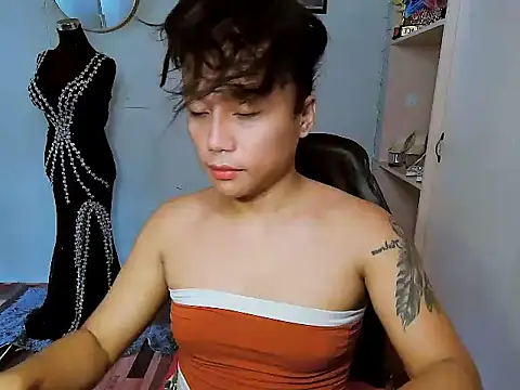 YourNikkieXxx online show from December 18, 5:02 am