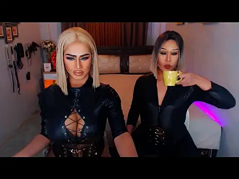 MystiqueQueen online show from October 4, 7:25 pm