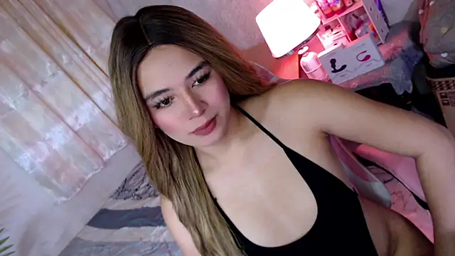 petiteellahxx online show from October 29, 10:08 pm