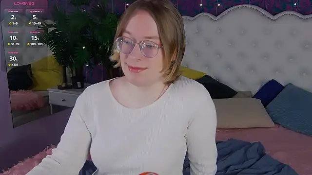 Amanda Butlerr online show from April 8, 11:00 am