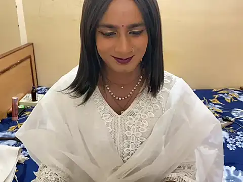 LuvLayla online show from February 24, 8:35 pm