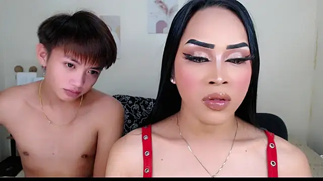 Snapshot of Lessandra_Lust chatting on October 16, 12:22 am Lessandra Lust online show from October 16, 12:22 am