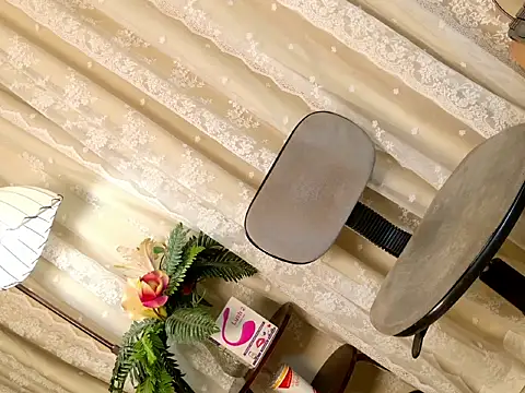 PrettyStranger online show from April 5, 10:02 am