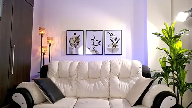 Violeta Foxz online show from April 13, 8:13 pm