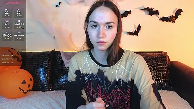 Angeel Kate online show from November 2, 1:31 pm