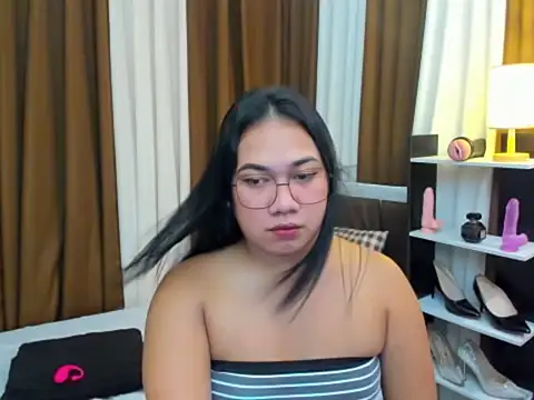 Snapshot of TsUncutKaren chatting on October 12, 5:21 am TsUncutKaren online show from October 12, 5:21 am