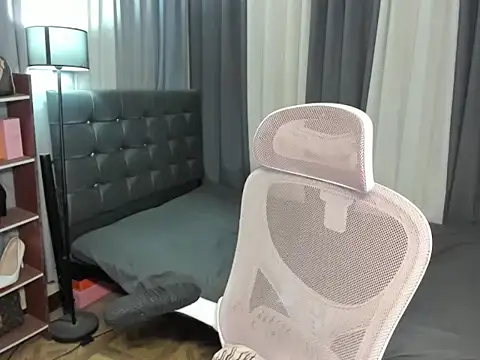 Seductive Margaux online show from March 11, 5:55 am