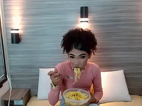 Penelopee Rouse online show from December 13, 7:40 pm