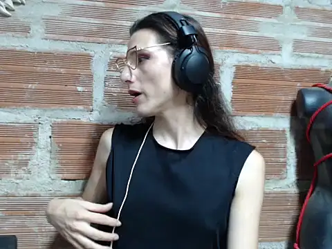 Moira-Hot online show from June 20, 4:37 am