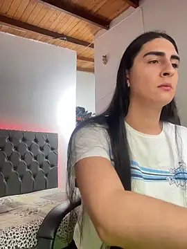 lola diez online show from March 30, 9:05 pm