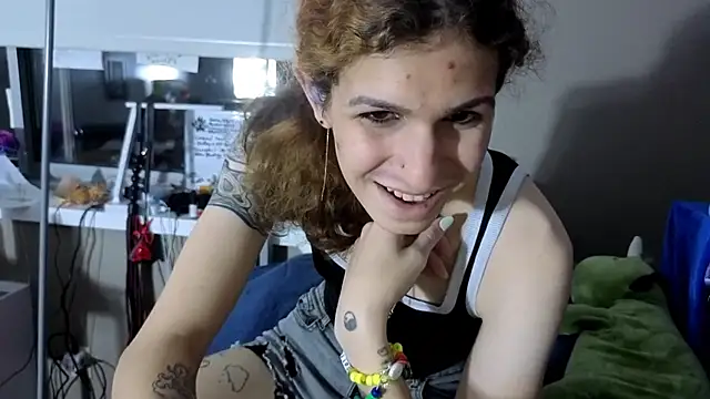 cuddlyavenue online show from November 8, 2:23 am