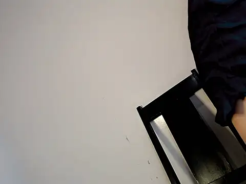 ashley bombshell online show from April 18, 11:05 pm