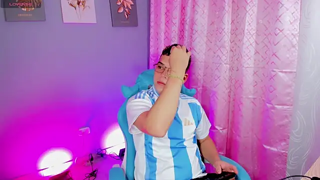 alex boyy online show from October 5, 1:06 am