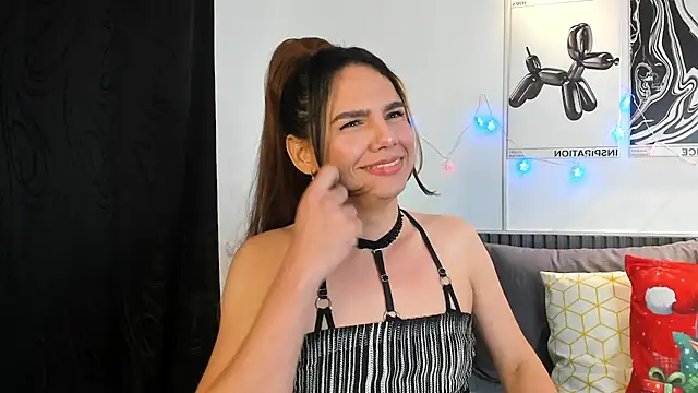 Cloe Bonne online show from November 29, 10:34 pm