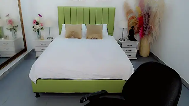 sebastian cruz  online show from February 24, 7:07 pm