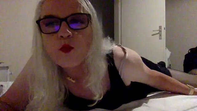 nicohumm online show from September 19, 11:32 pm