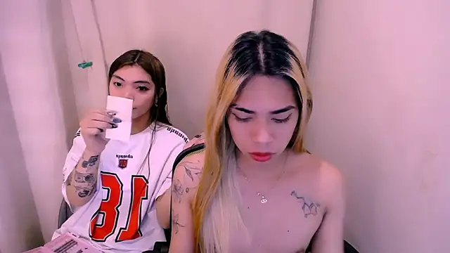 velvetviper06 online show from March 22, 1:05 pm