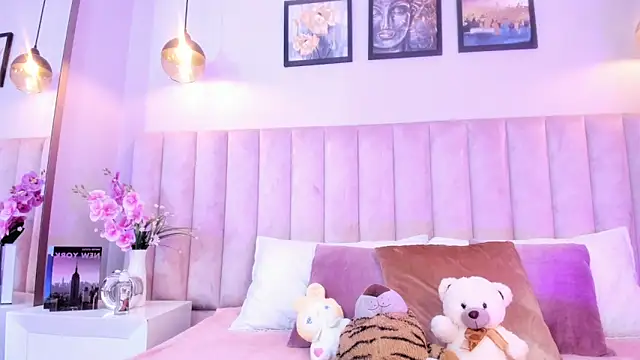 Tracy lee  online show from February 23, 8:23 pm