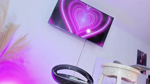 Camila saaenz online show from April 1, 12:34 am