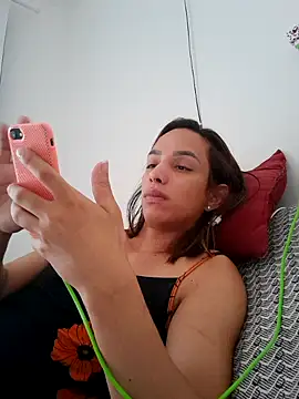 ofjuliaa online show from February 14, 5:09 pm