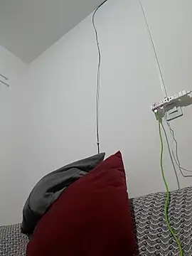 ofjuliaa online show from March 30, 4:24 am