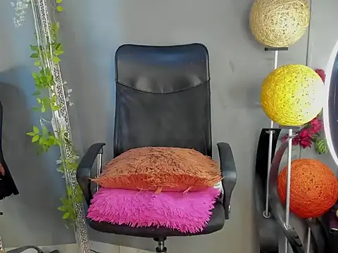 dylaans19 online show from March 1, 2:45 pm