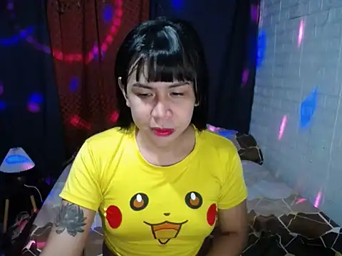 BriannaCruz24 online show from April 20, 11:34 am