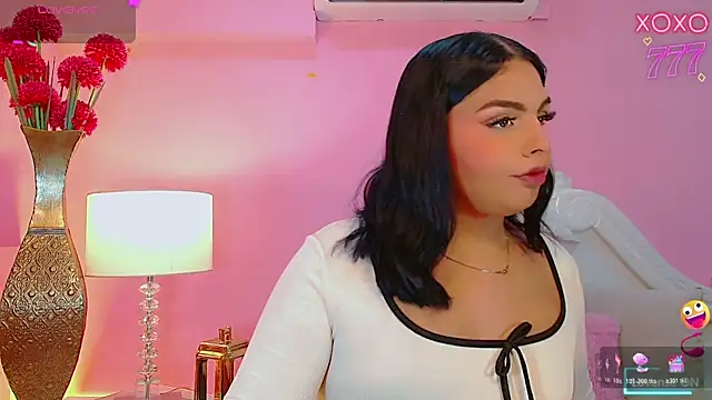 Maia Hotts online show from March 31, 8:00 pm