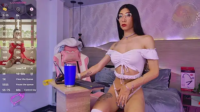 kylliefox  online show from March 27, 1:45 pm