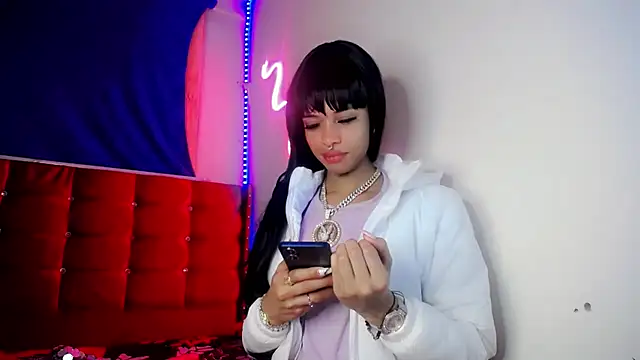 DahliaGill online show from April 8, 12:45 am