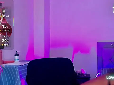 moonlyvelvet online show from April 13, 5:22 am