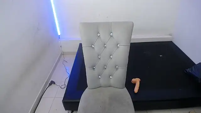 Naomy Reiden online show from February 27, 11:44 pm