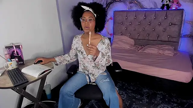 CataleyaMoon  online show from April 13, 8:24 pm