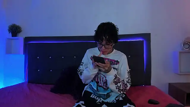 Ale cuzz online show from February 25, 3:27 pm