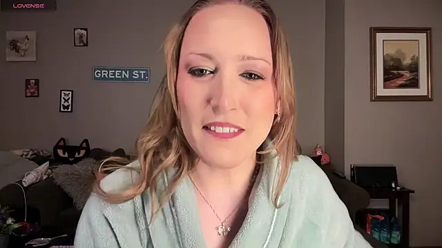 greenxxxqueen online show from May 31, 5:06 am